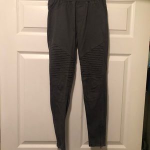 Umgee, dk. Gray Moto jeggings